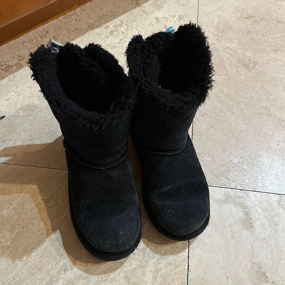 Black Uggs with bows size 2